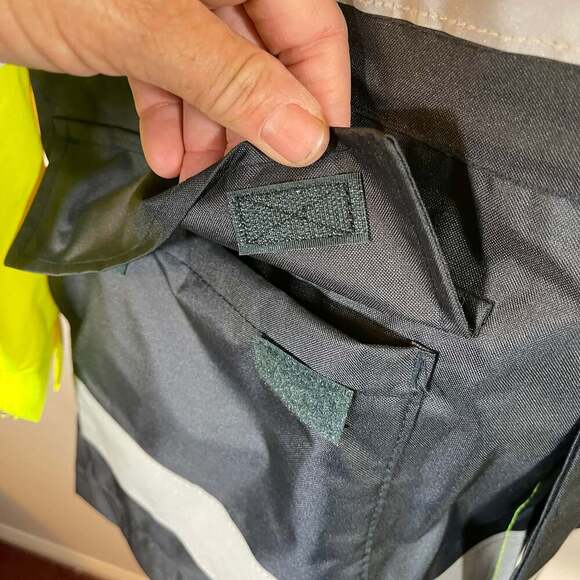 New! ANSI 3 High Visibility Rain Jacket w Hood Size Medium - Picture 3 of 9